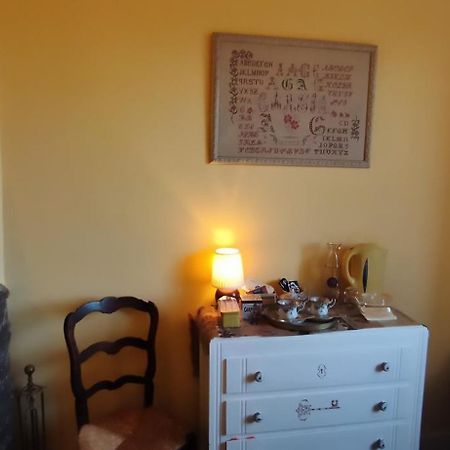 Une Chambre En Ville Домфрон Екстер'єр фото