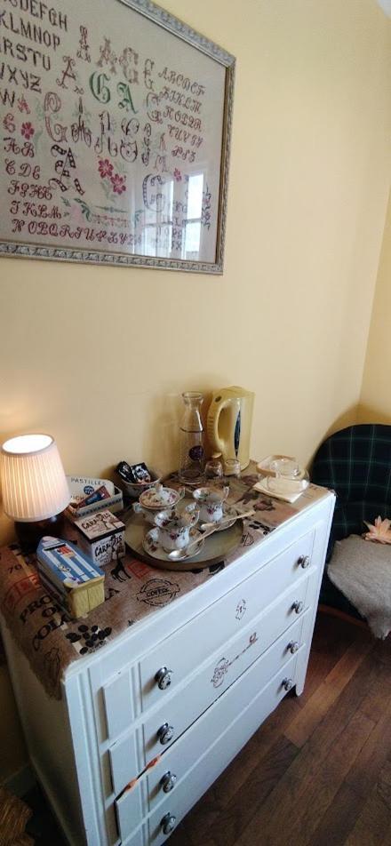 Une Chambre En Ville Домфрон Екстер'єр фото