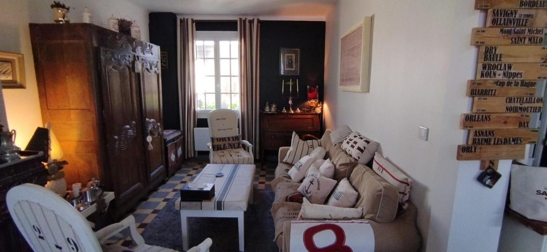 Une Chambre En Ville Домфрон Екстер'єр фото